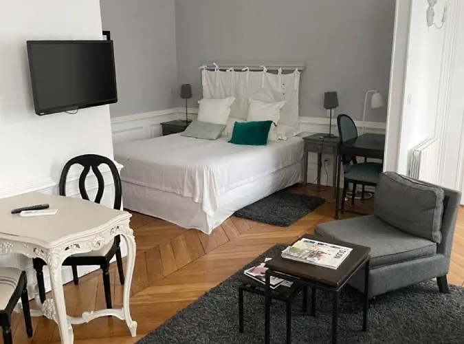 La Maison Des Courtines Апартаменти Бон