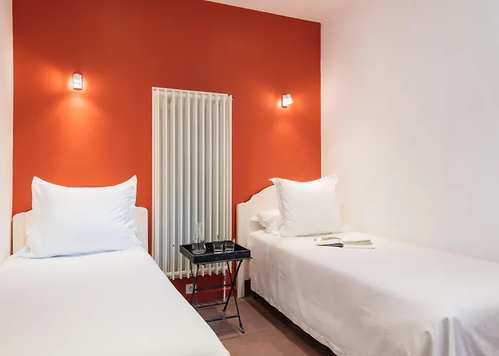 ラ メゾン ド クルティーヌ アパート *